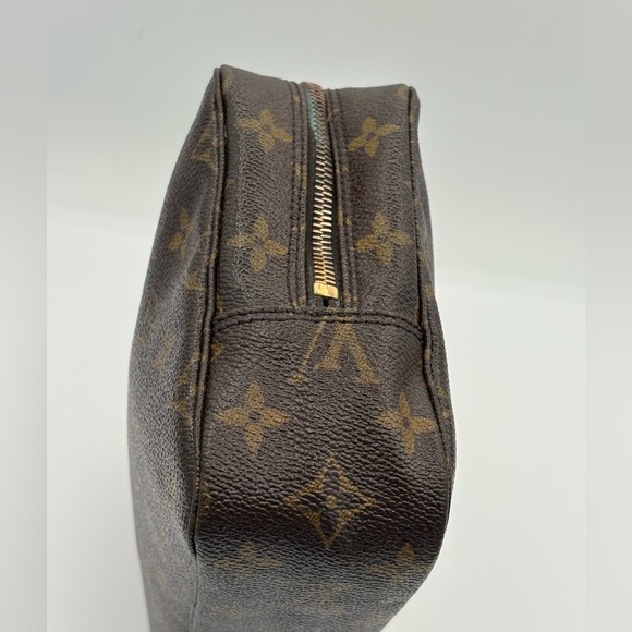 Louis Vuitton Monogram Toilette 23 Clutch - Picture 10 of 12